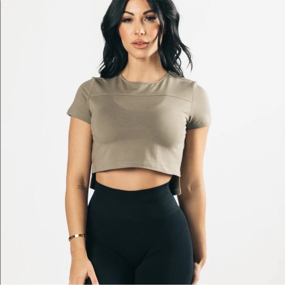 Alphalete Premium Crop Top